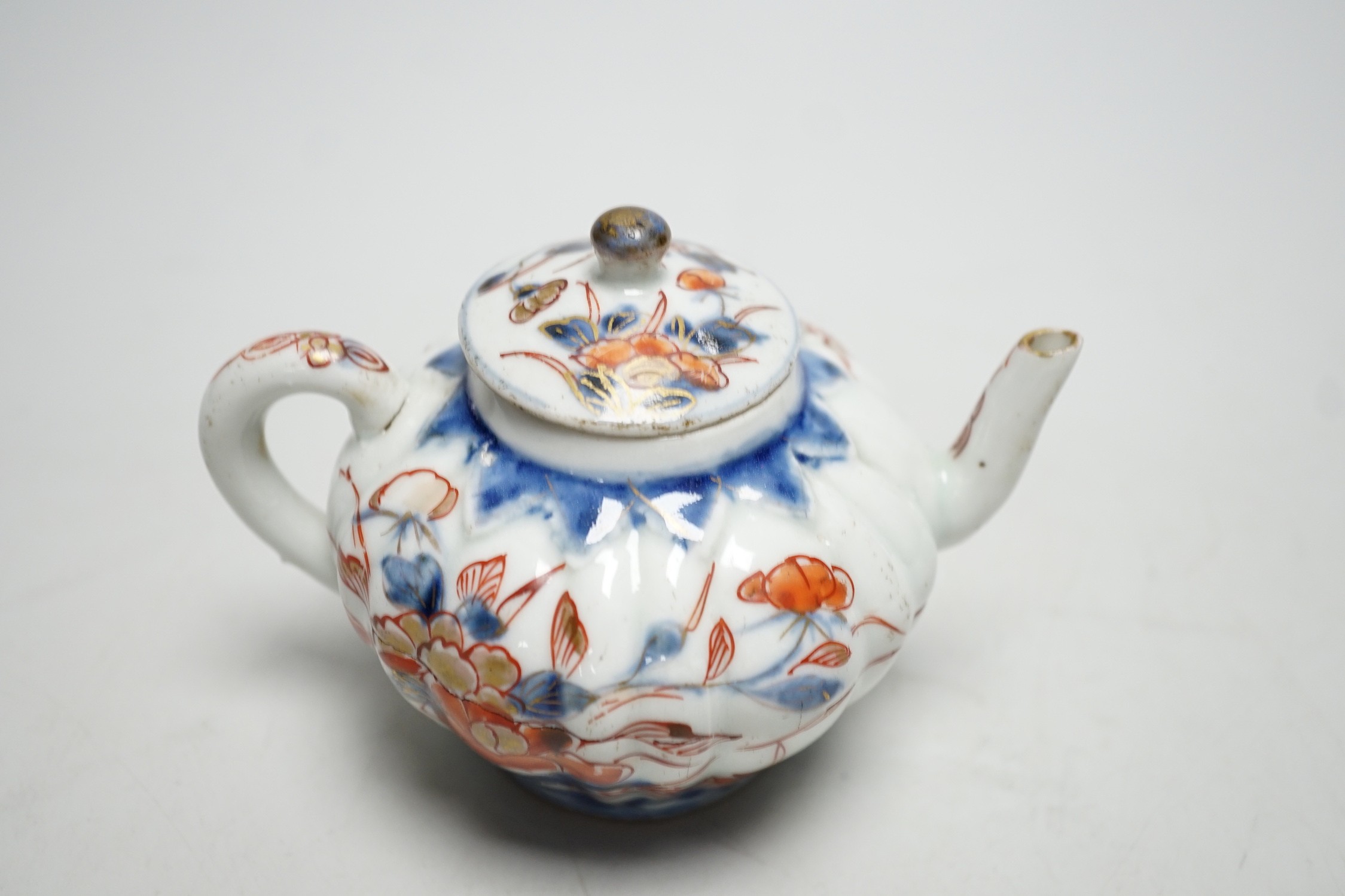 A Chinese Imari miniature teapot, Kangxi, 9cm